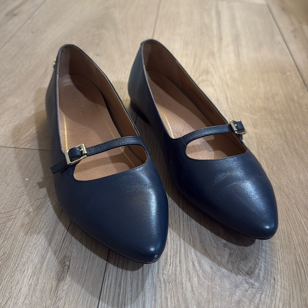 Vionic Women's Gem Delilah Ballet flat adjustable strap. leather EUC navy